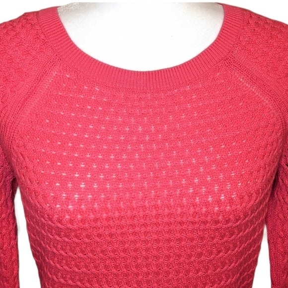American Eagle Neon Pink Open Knit Wide Neck Raglan Sleeve Sweater Size Small - Picture 5 of 7